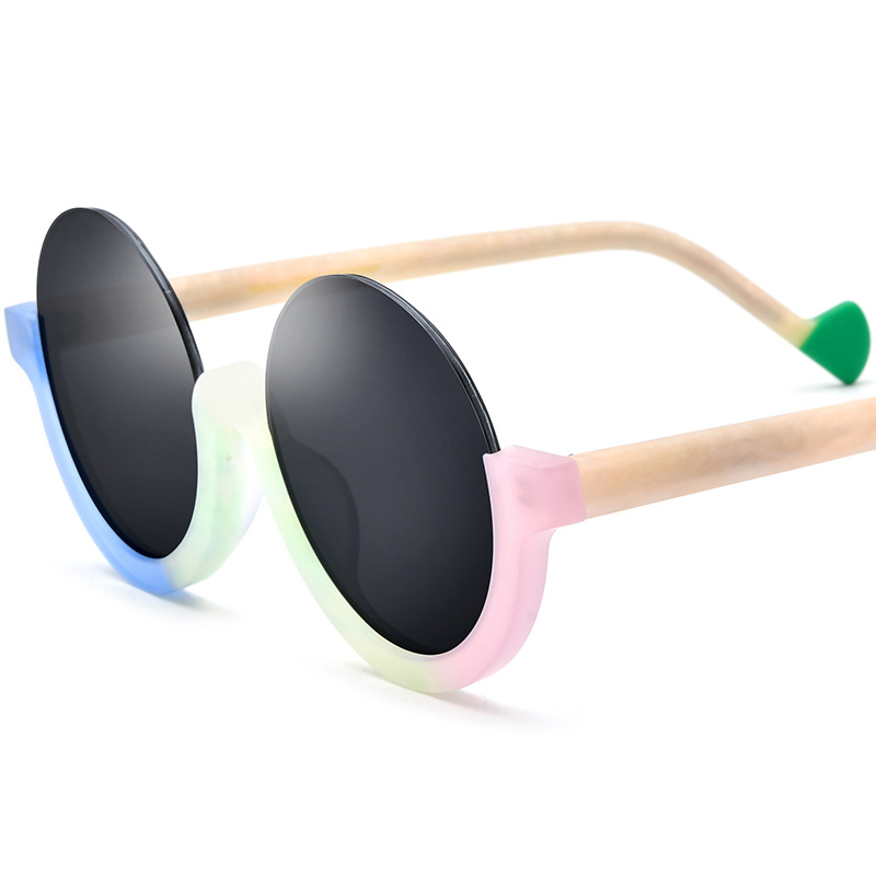What are the differences in the standards for UV protection of sunglasses in different countries and regions?