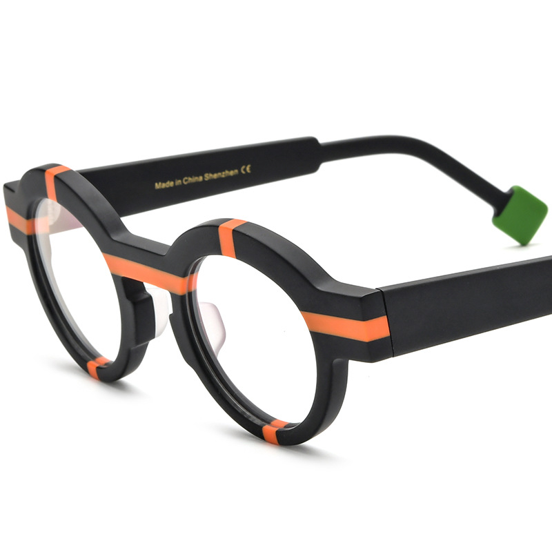 What kind of optical lens is more suitable for the elderly?